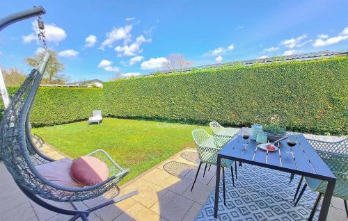 a patio with a blue table and chairs and a fence at Beautiful Home In Heinkenszand With Wifi in Graszode
