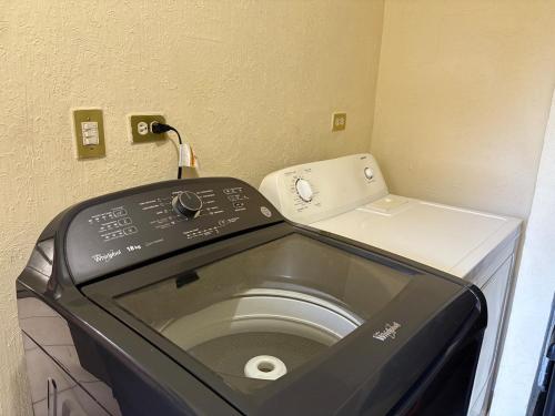 a washing machine in a bathroom with a toilet at Casa Sofia de una planta in Hermosillo