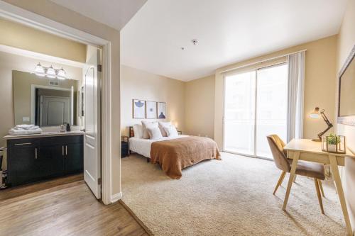 a bedroom with a bed and a desk and a window at Spacious 3-Bedroom 3BTH Apt in Marina Del Rey! Pool, Hot Tub in Los Angeles
