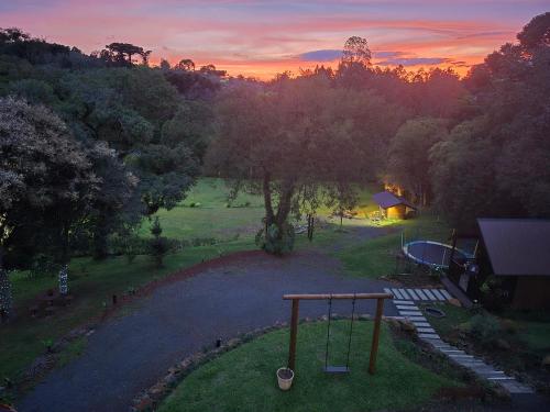 an aerial view of a park with a swing at Cabana do Mato Waldhütte in Treze Tílias