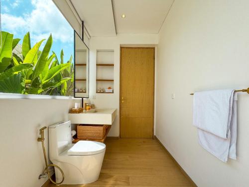 Koupelna v ubytování Luxury Beachside 3BD Villa with Pool & Rooftop Seseh