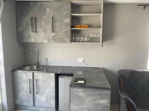 Nhà bếp/bếp nhỏ tại KingBeez Home