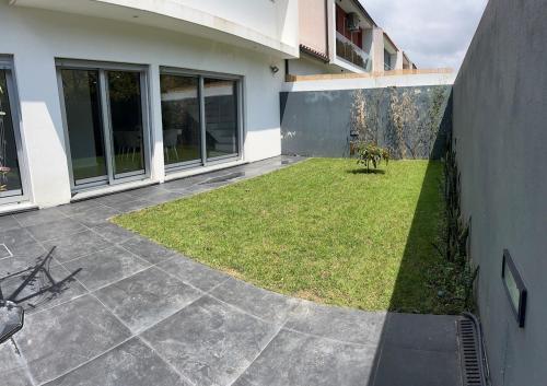 Κήπος έξω από το Ponta Delgada Carminho & Nónó guest house