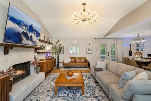 Gallery image of Blossom & Blues- EV, Vinyl, Firepit, Near Downtown in Macon