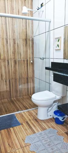Bilik mandi di Kitnet Aconchego com ar condicionado