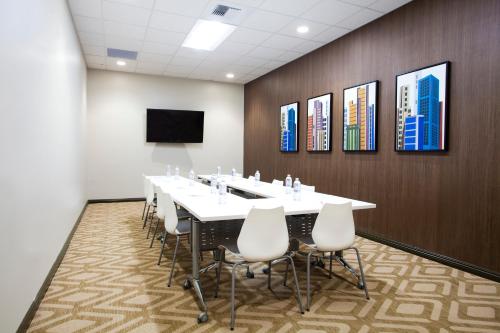 a conference room with a long table and chairs at Redac Gateway Hotel Torrance in Torrance