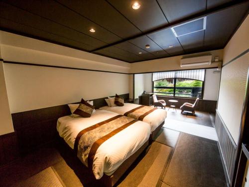 Postel nebo postele na pokoji v ubytování LiVEMAX RESORT Aki Miyajima