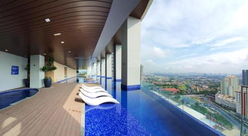 a hotel swimming pool with a view of the city at Azure Residences, PJ Paradigm By Kiddie Space, Kids Friendly in Petaling Jaya