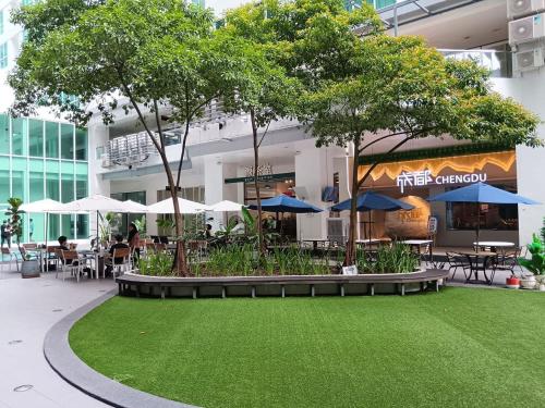 Κήπος έξω από το SUTERA AVENUE T2 2BEDROOM by GC near imago kk