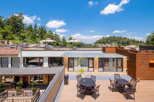 Μπαλκόνι ή βεράντα στο Jiuhuashan Zuowangshanli Hotel