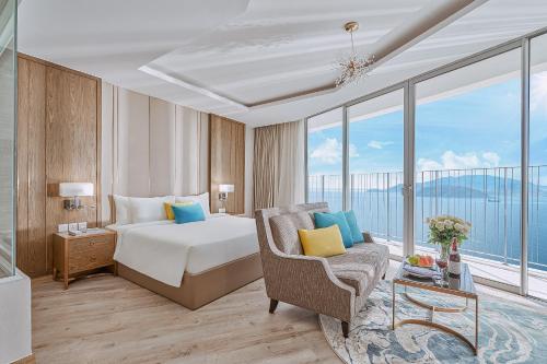 Кровать или кровати в номере Amelia Seafront Premium Suites