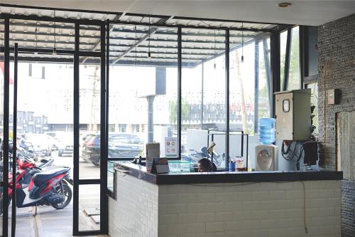 Kuchyň nebo kuchyňský kout v ubytování Djuragan Kamar Lambung Mangkurat