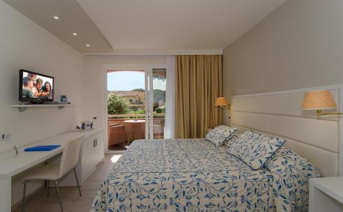 A bed or beds in a room at Hotel Eden