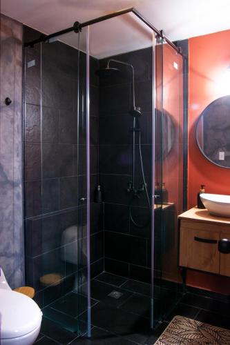 Un baño de Bohemia Boutique Hostel