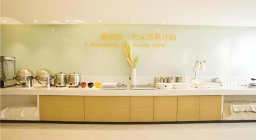 Set per la preparazione di tè e caffè presso City Comfort Inn Zhanjiang South Railway Station