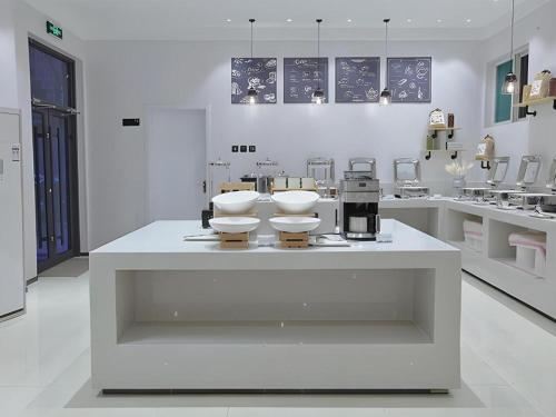 Cucina o angolo cottura di City Comfort Inn Jinan West Station Shandong International Convention and Exhibition