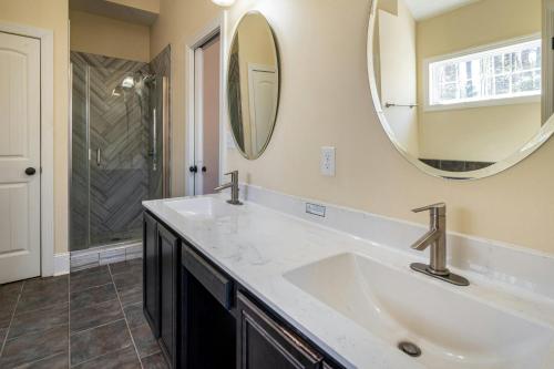 a bathroom with two sinks and a mirror at Hotel Claytone Near Delhi Airport in New Delhi