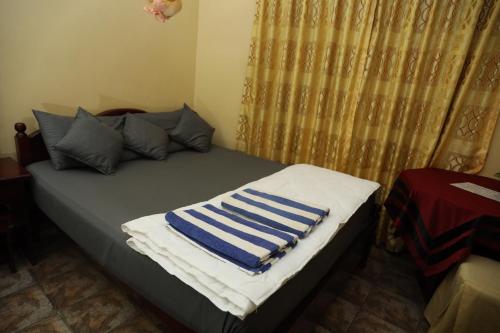 Postel nebo postele na pokoji v ubytování Kandy Paradise Resort & Spa