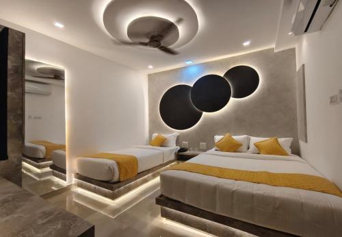 Un ou plusieurs lits dans un hébergement de l'établissement Sara Happy Stay Hotel
