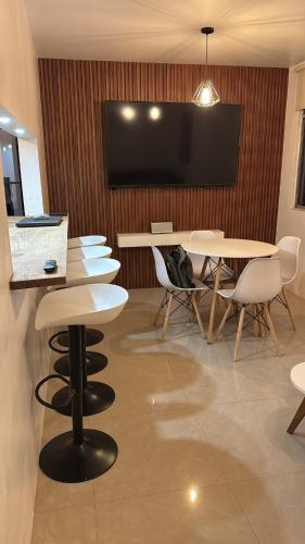 a conference room with tables and chairs and a flat screen tv at Departamento moderno a un lado de la feria in Pachuca de Soto