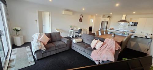 Dapur atau dapur kecil di Stylish comfortable stay in Flagstaff Hamilton
