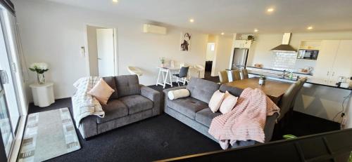 Dapur atau dapur kecil di Stylish comfortable stay in Flagstaff Hamilton