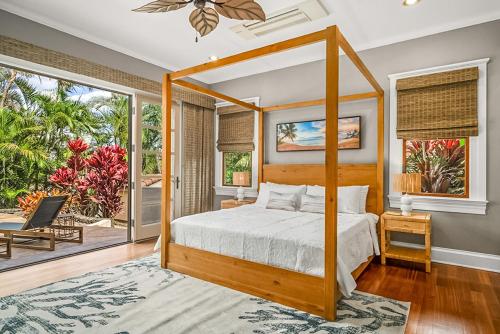 Katil atau katil-katil dalam bilik di Tiki Villa In Poipu 5 Bd4bth, Pool & Ac Sleeps16