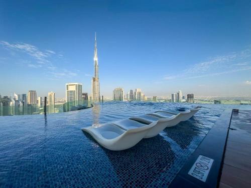 Paramount Towers & Residences - 1 Bedroom Apartment - Allsopp & Allsopp