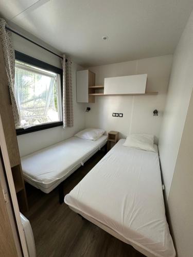 Ένα ή περισσότερα κρεβάτια σε δωμάτιο στο Mobilhome L'Instant Chill au Cap Ferret