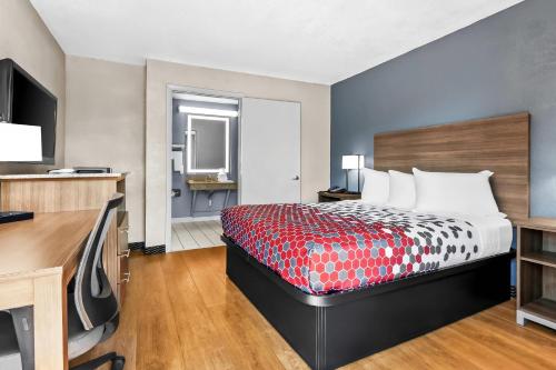 Postel nebo postele na pokoji v ubytování Econo Lodge