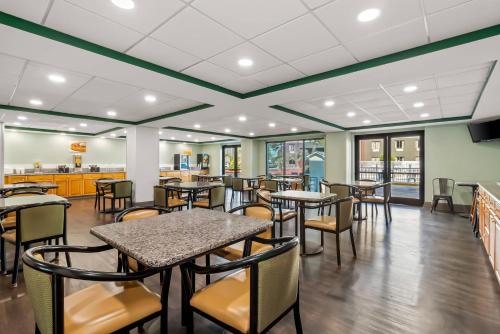 a dining room with tables and chairs in a restaurant at Quality Inn & Suites North Myrtle Beach in Myrtle Beach