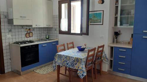Кухня или мини-кухня в Casa Giulia
