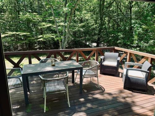 a wooden deck with a table and chairs on it at Villa Lina in Naganohara