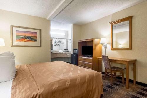 Ένα ή περισσότερα κρεβάτια σε δωμάτιο στο Quality Inn