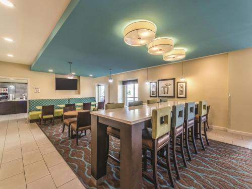 a large dining room with a long table and chairs at La Quinta by Wyndham Collinsville - St. Louis in Collinsville