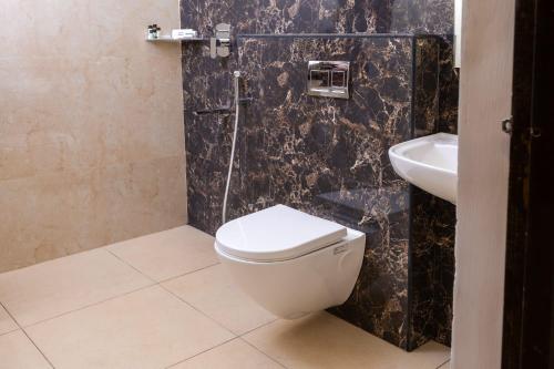 a bathroom with a toilet and a sink at Blue Mount in Kuilapayam