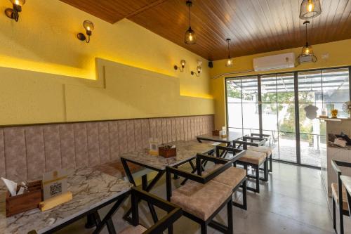 a restaurant with a row of tables and chairs at Blue Mount in Kuilapayam