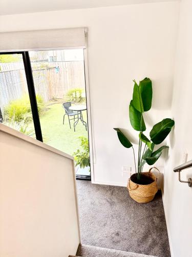 Balkoni atau teres di Near Stadium and railway station 3 beds 1 bath townhouse with Car Park onsite