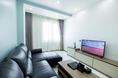 TV a/nebo společenská místnost v ubytování TQ5 Hotel & Apartment