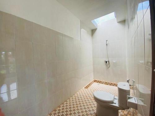 Phòng tắm tại Lumbung Guesthouse Canggu