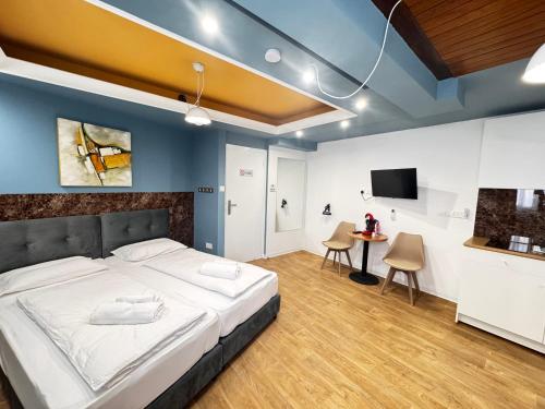 Mini Studio N6 private Bathroom and Kitchenette