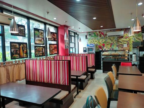 Εστιατόριο ή άλλο μέρος για φαγητό στο Wayfarer Pension House, Dormitory, and Fast Food