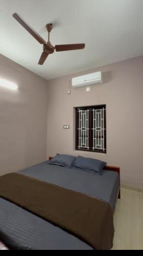 Cama o camas de una habitación en Hotel Sabareesh
