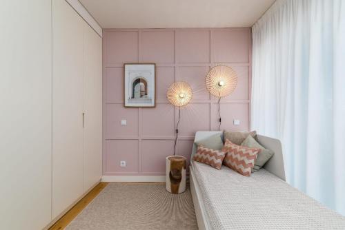 Ένα ή περισσότερα κρεβάτια σε δωμάτιο στο Miraflores Modern Apt with Balcony by LovelyStay