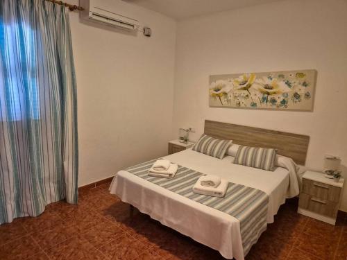 Postel nebo postele na pokoji v ubytování Villa María espaciosa y cálida con piscina privada