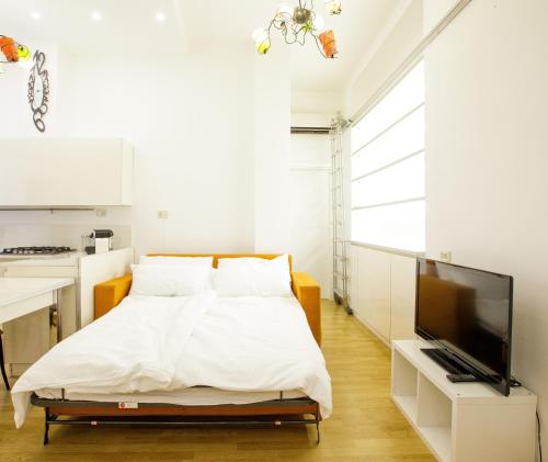 Minimal apartment near Bocconi University