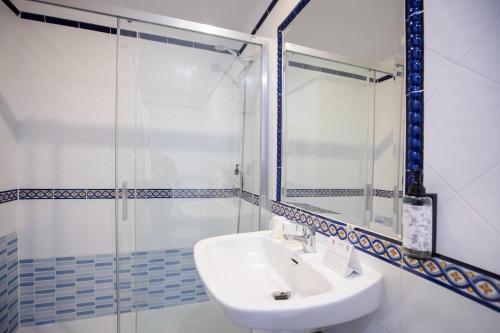 a bathroom with a sink and a shower at Hotel Moon Dreams Mediterráneo in Torremolinos