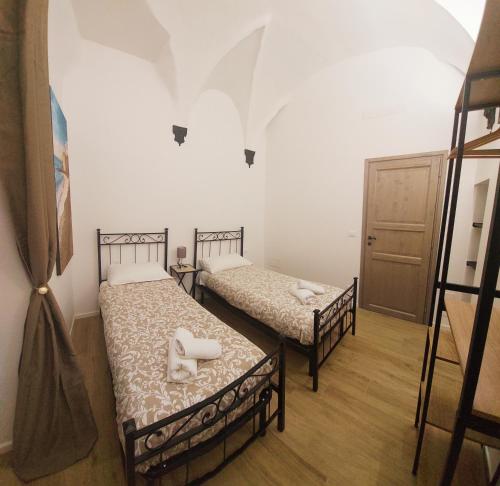 a room with two beds in a room at ACQUARIO 11 in Genova