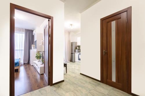 a hallway with a door leading to a living room at Панорамний Краєвид, поруч з метро in Kyiv