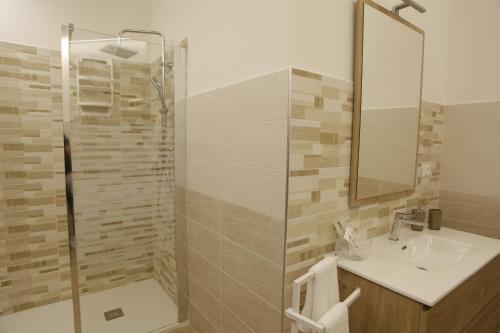 a bathroom with a glass shower and a sink at B&B La Colonna in Soveria Mannelli